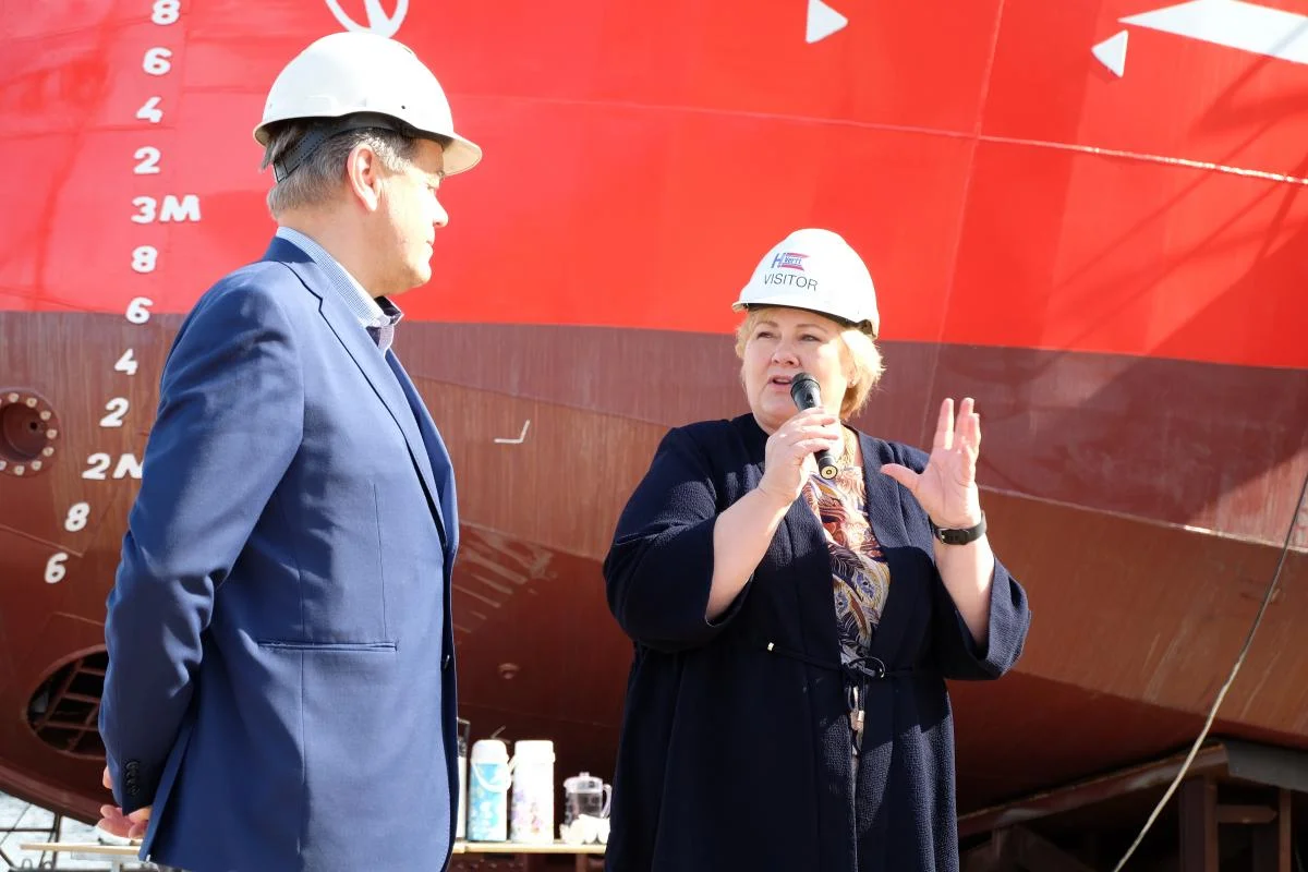 Erna Solberg besøker Hellesøy Verft